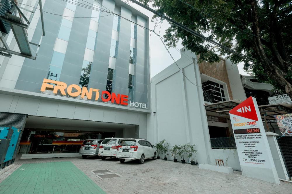 front one hotel gresik