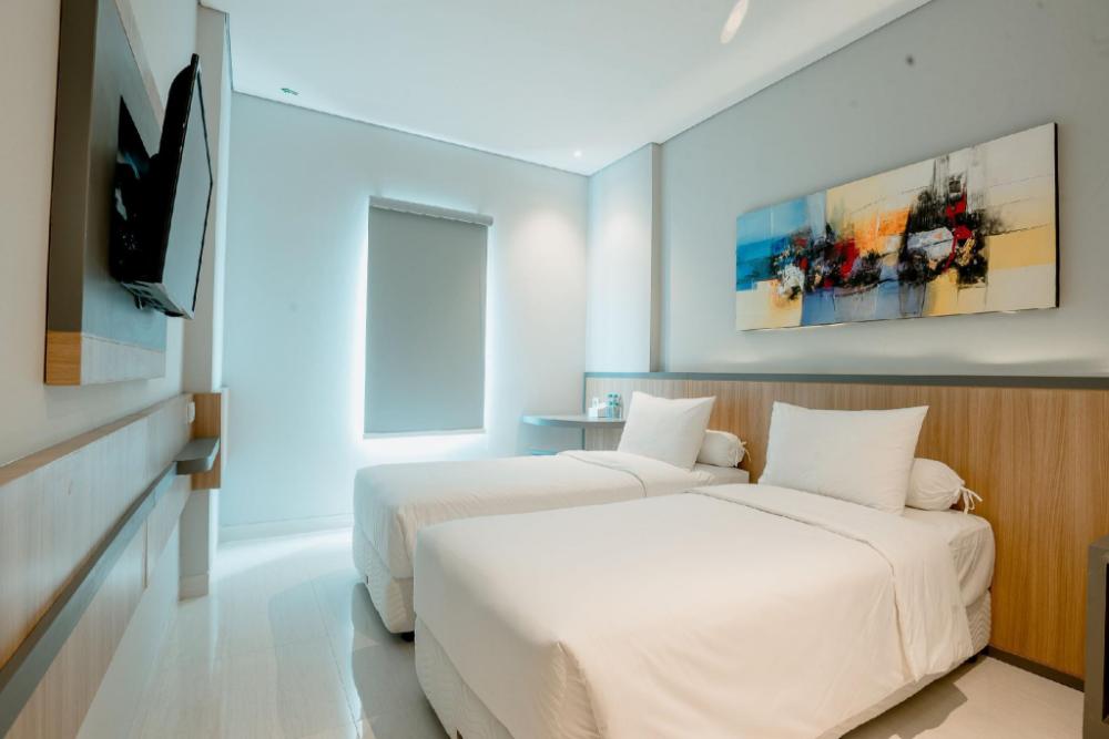front one hotel gresik