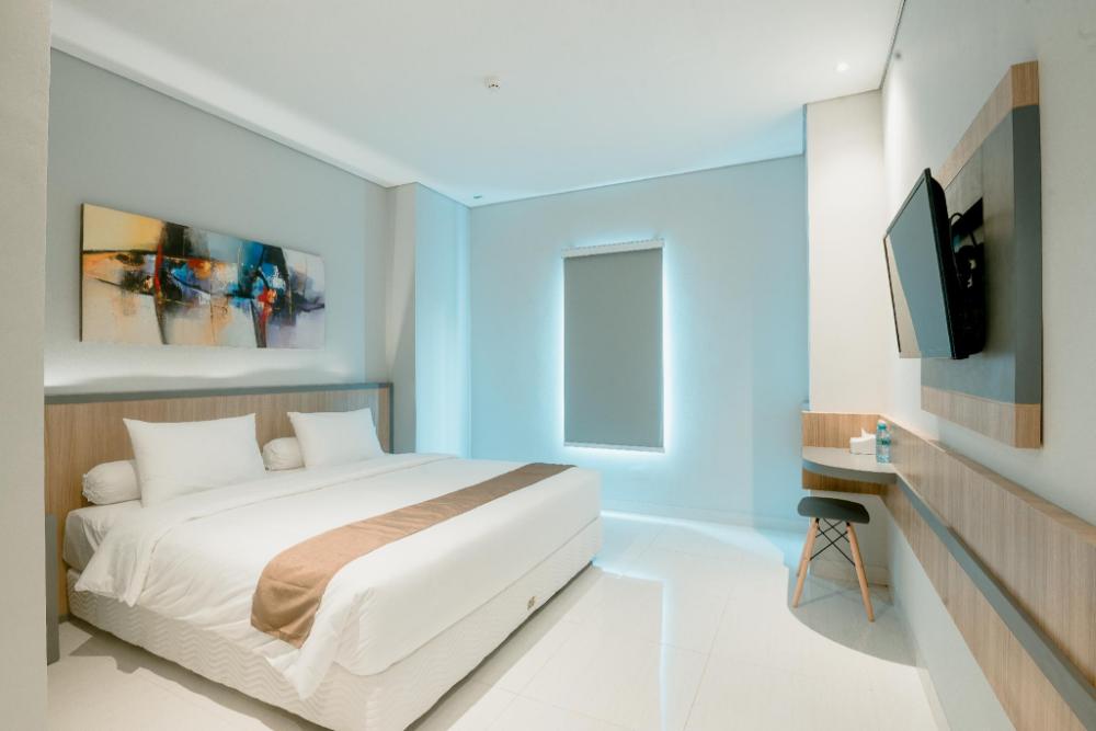 front one hotel gresik