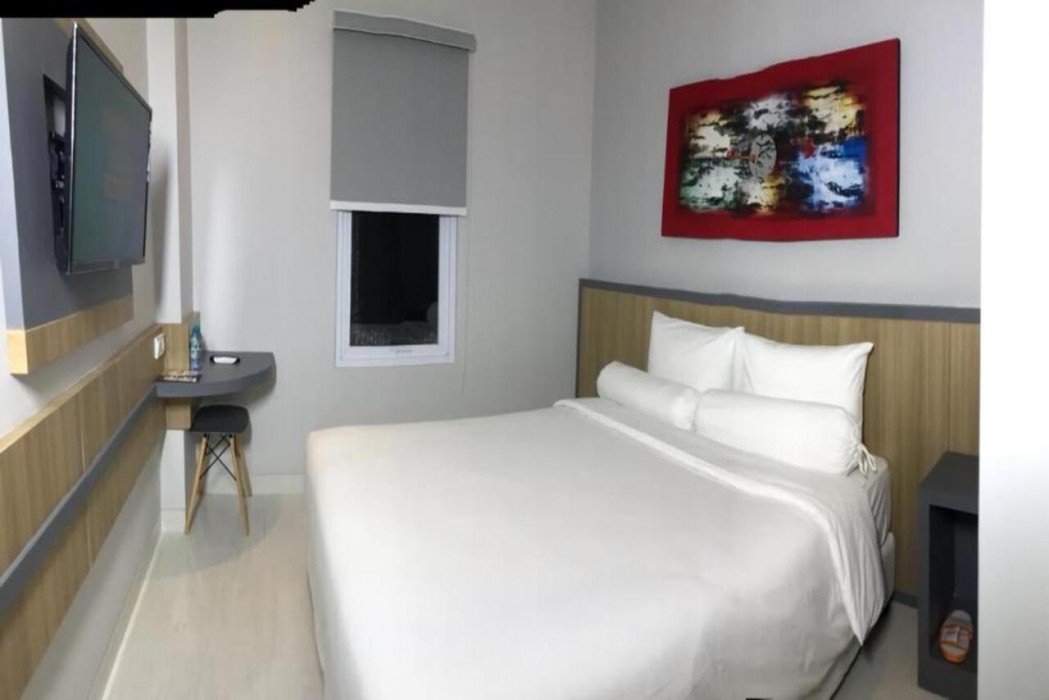 front one hotel gresik