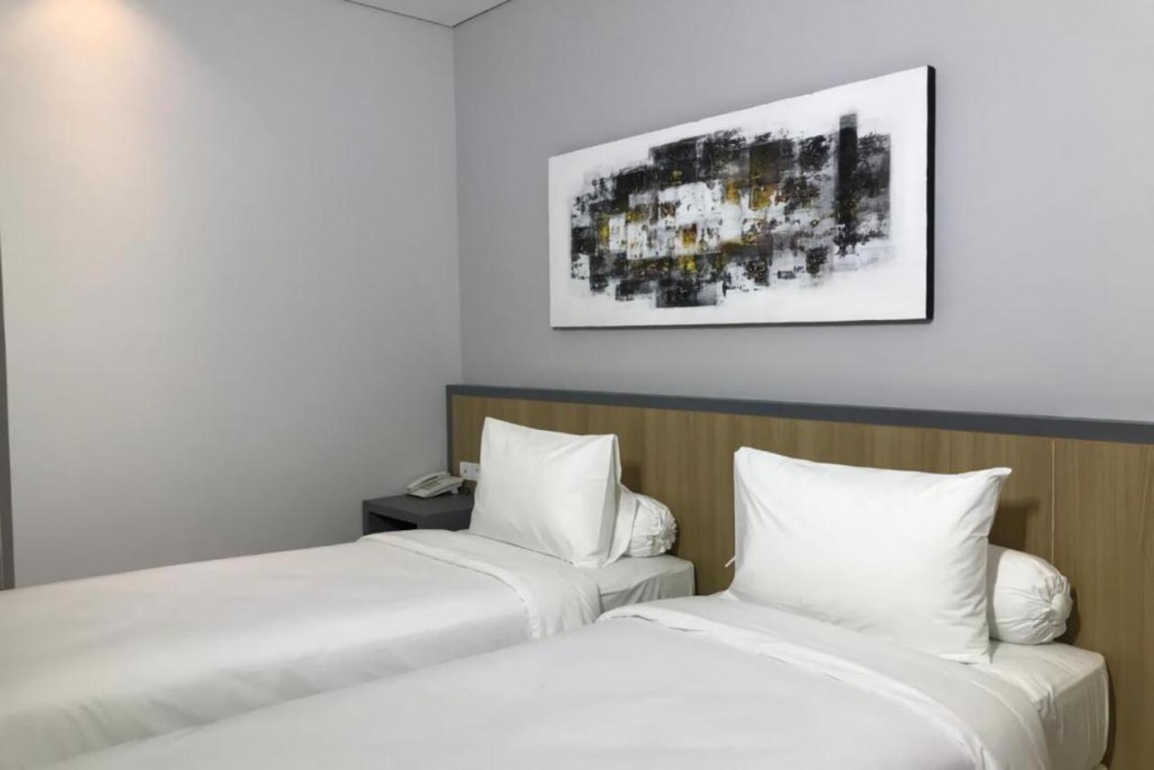 front one hotel gresik