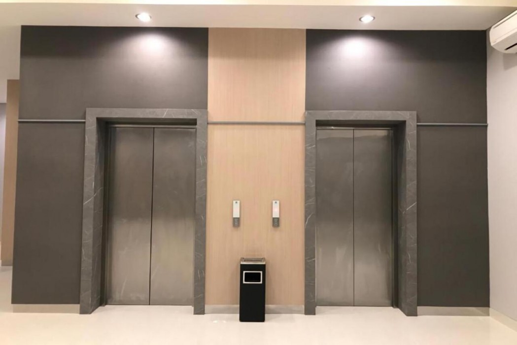 front one hotel gresik