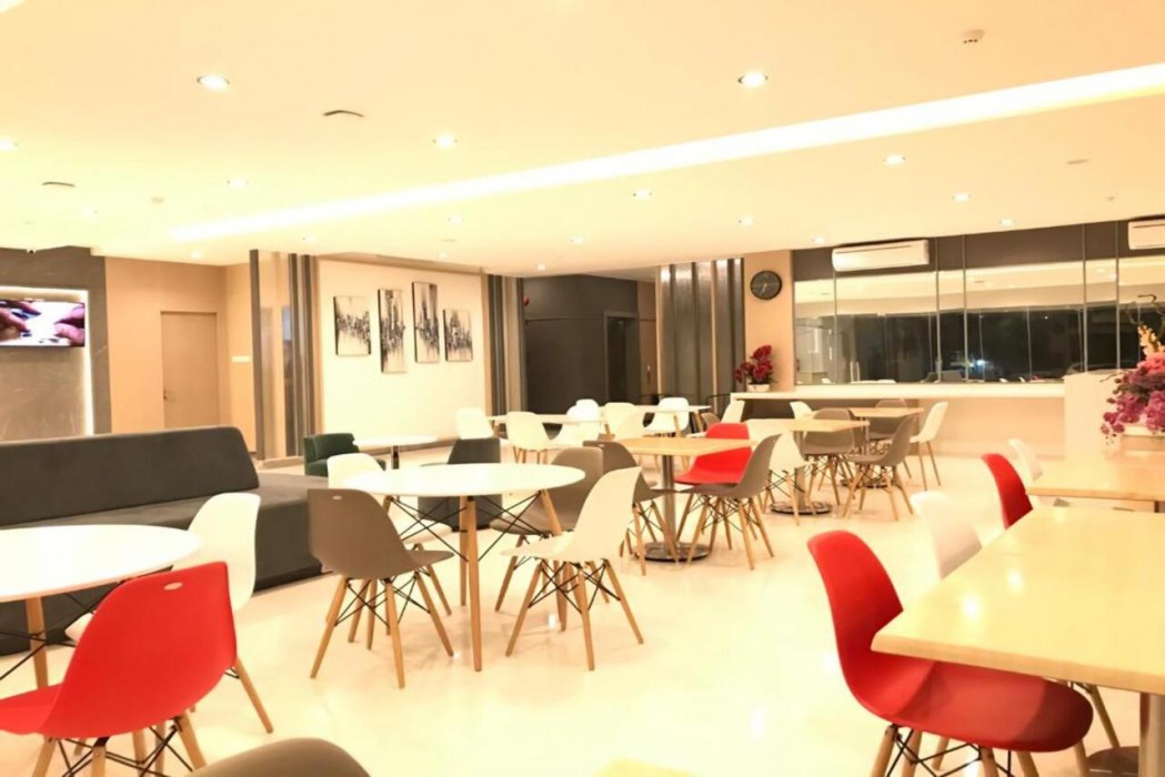 front one hotel gresik