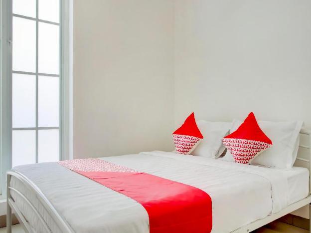 reddoorz at golden white house pettarani