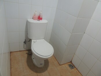 reva room on gunung putri square apartment