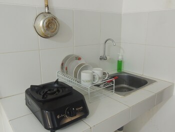 reva room on gunung putri square apartment