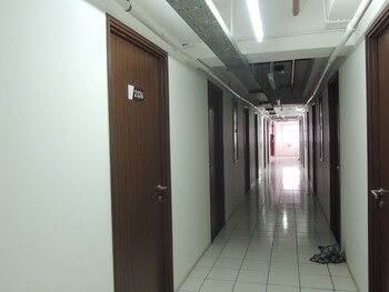 reva room on gunung putri square apartment