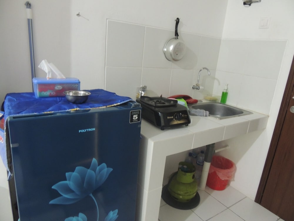 reva room on gunung putri square apartment