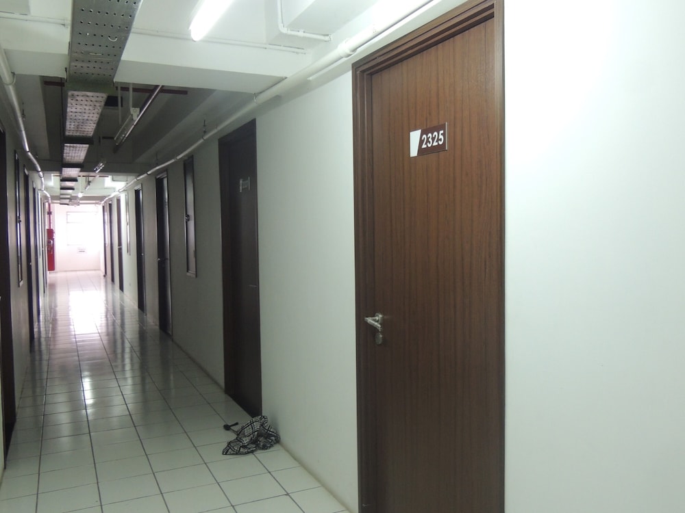 reva room on gunung putri square apartment