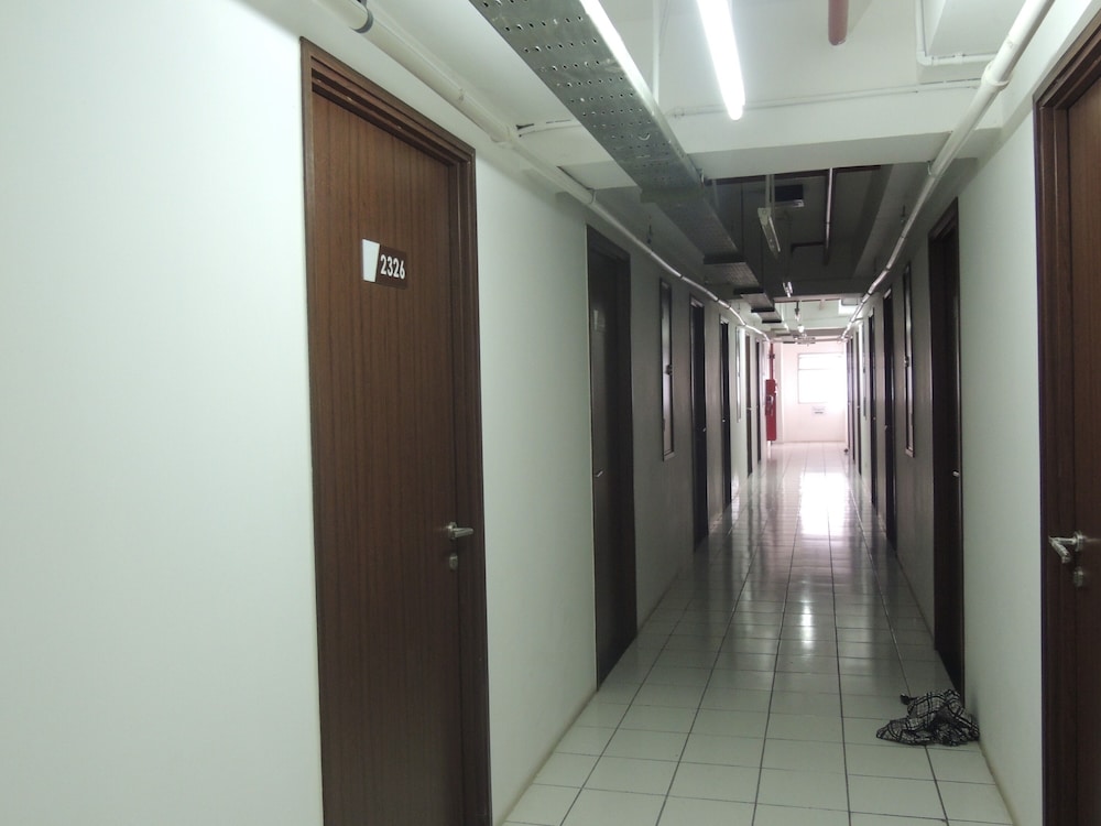 reva room on gunung putri square apartment