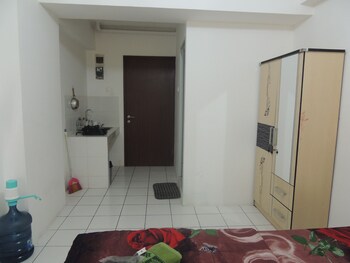 reva room on gunung putri square apartment