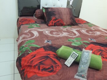 reva room on gunung putri square apartment