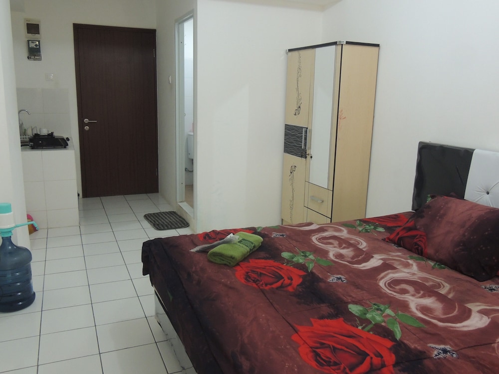 reva room on gunung putri square apartment
