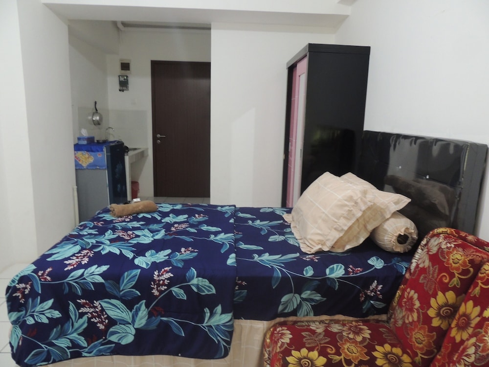 reva room on gunung putri square apartment