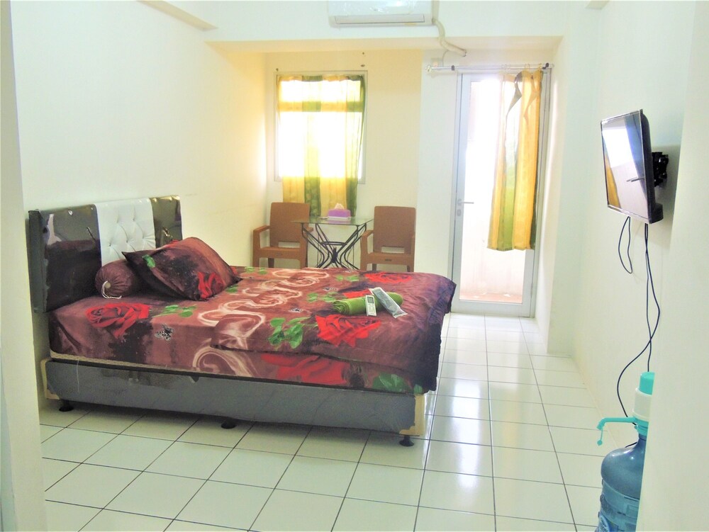 reva room on gunung putri square apartment