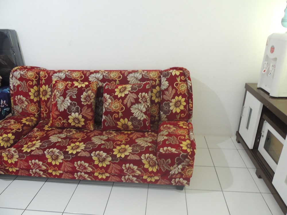 reva room on gunung putri square apartment