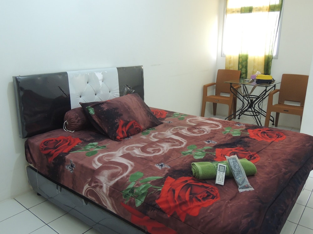 reva room on gunung putri square apartment