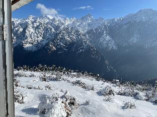snow mount hotel auli