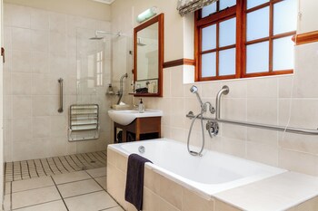 noordhoek village hotel