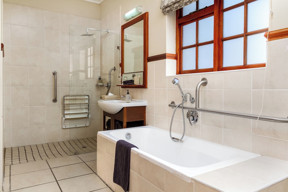 noordhoek village hotel