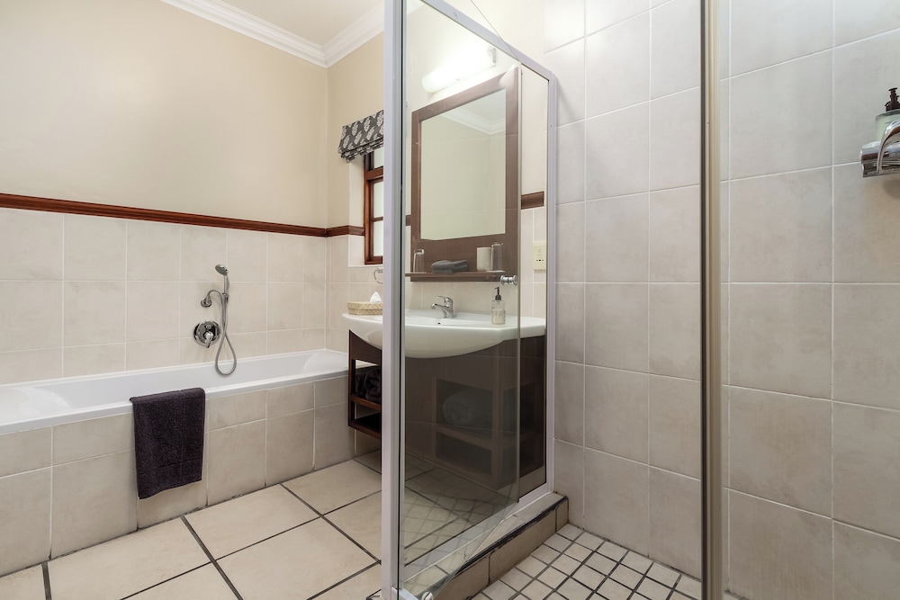noordhoek village hotel
