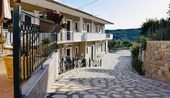 villa thomas nakas