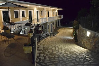 villa thomas nakas