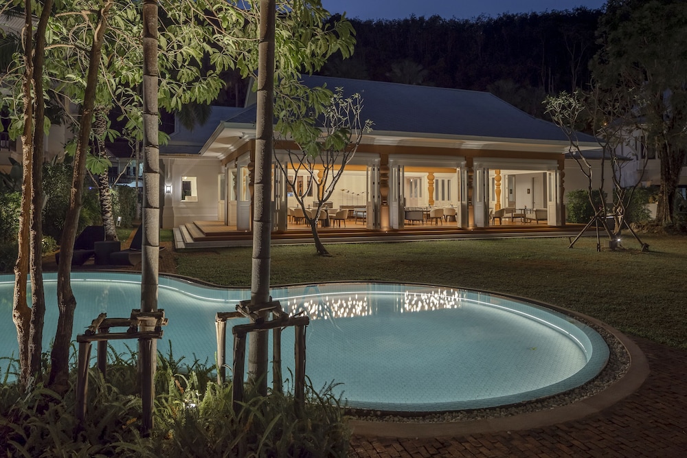 the pe la resort phuket