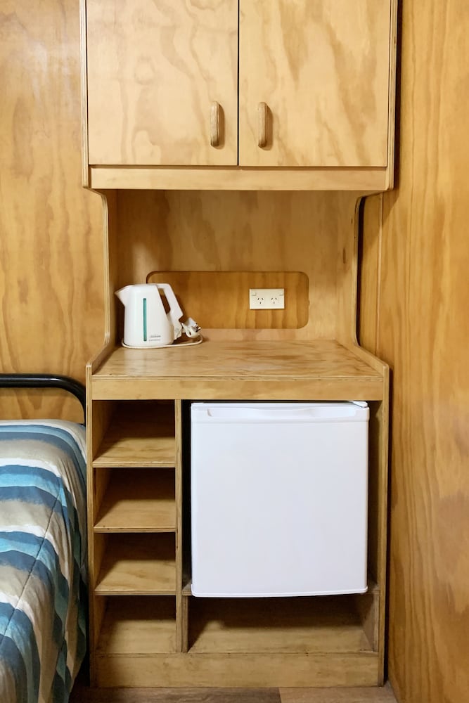 Magnums Accommodation Airlie Beach - Adults Only,,2 star