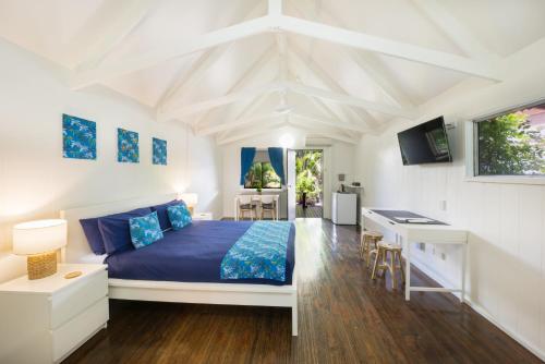 Magnums Accommodation Airlie Beach - Adults Only,,2 star