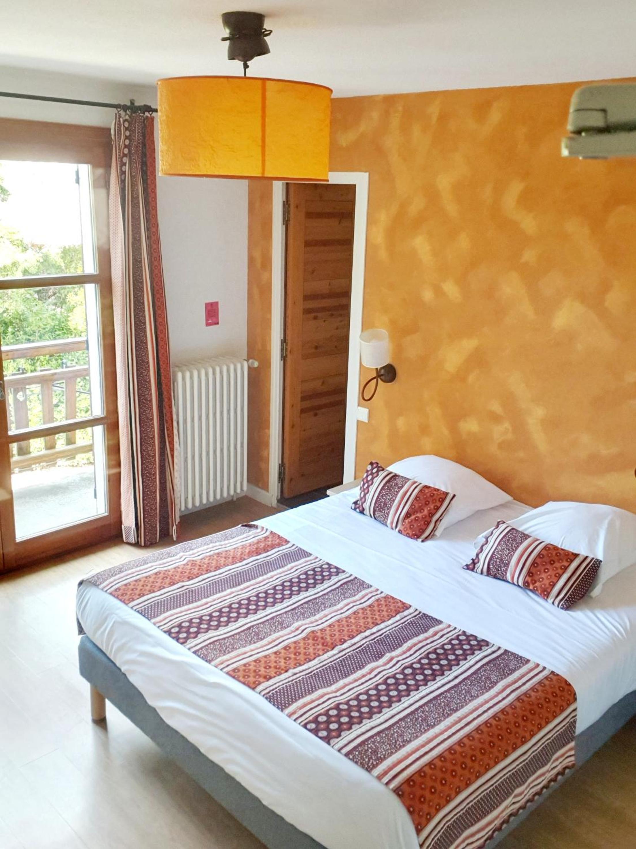 hotel les peupliers a embrun