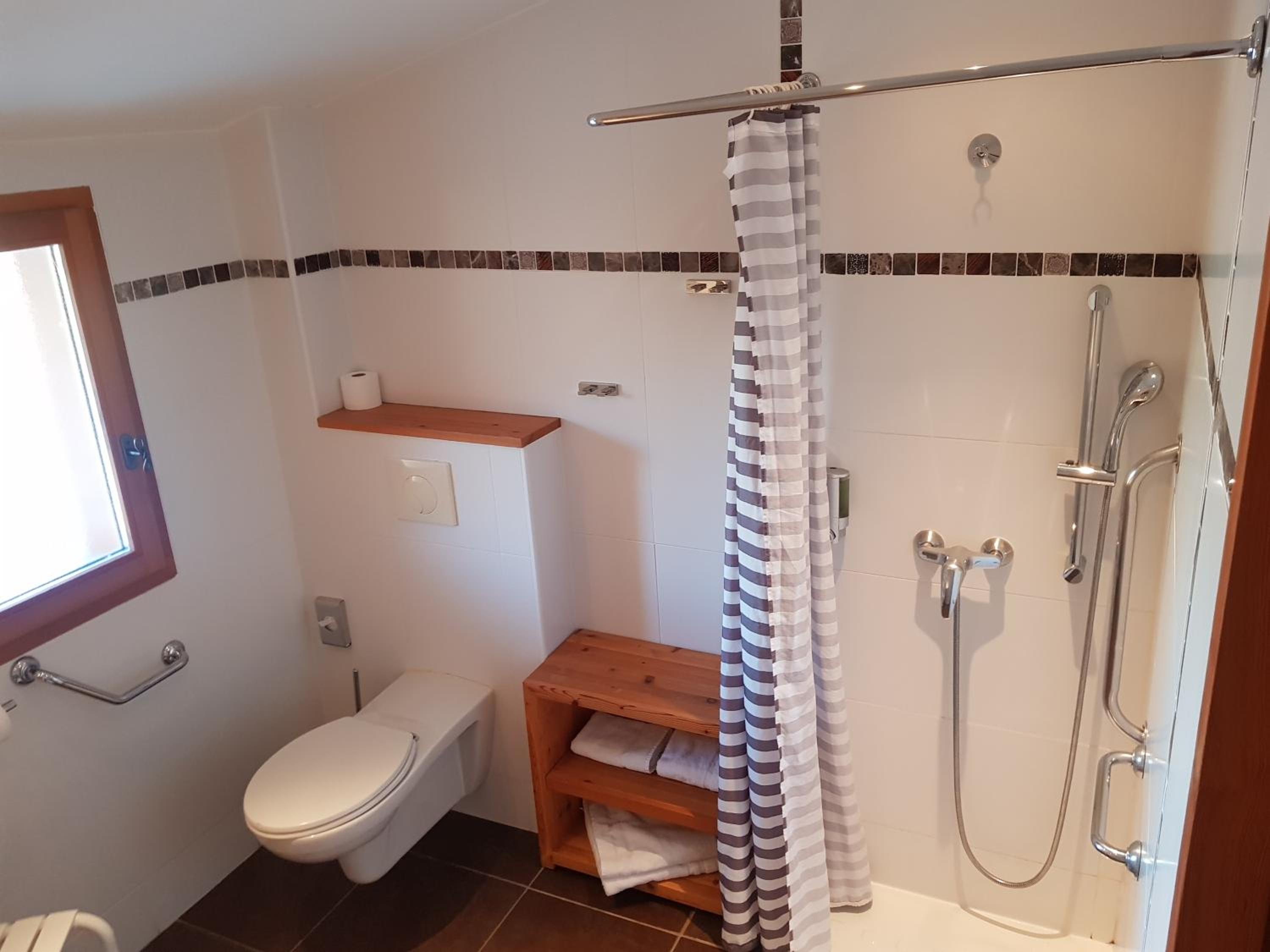 hotel les peupliers a embrun