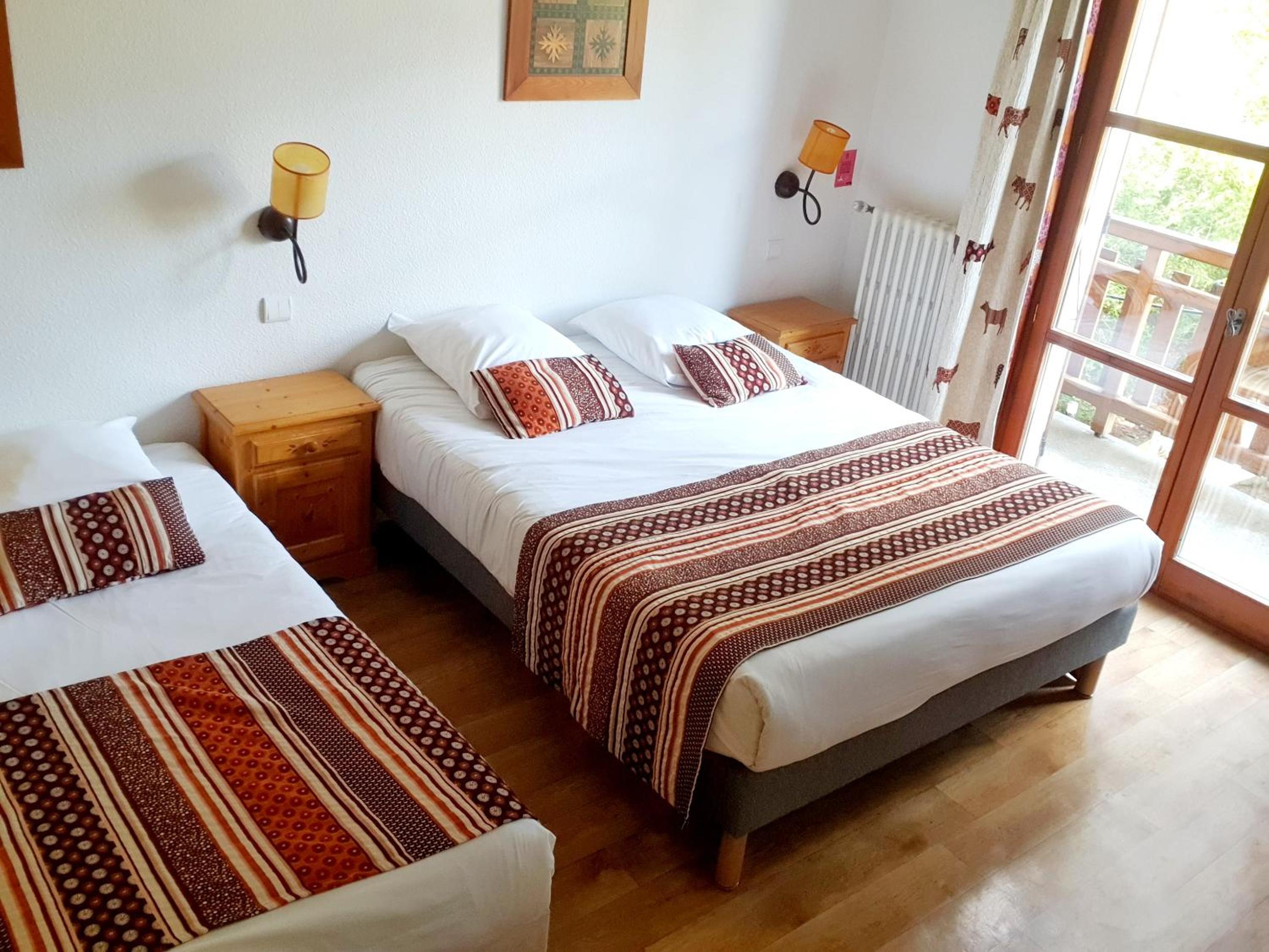 hotel les peupliers a embrun
