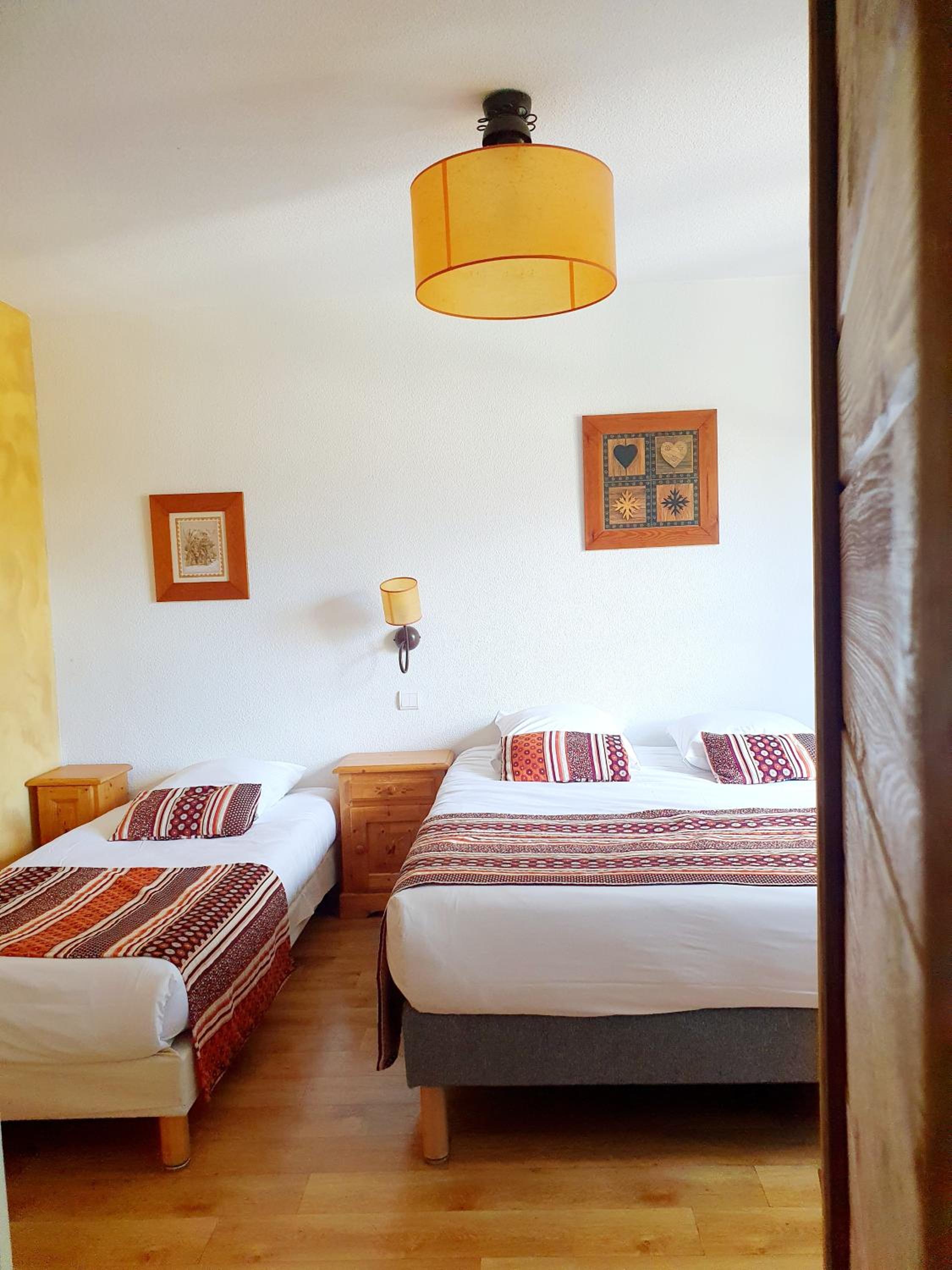 hotel les peupliers a embrun