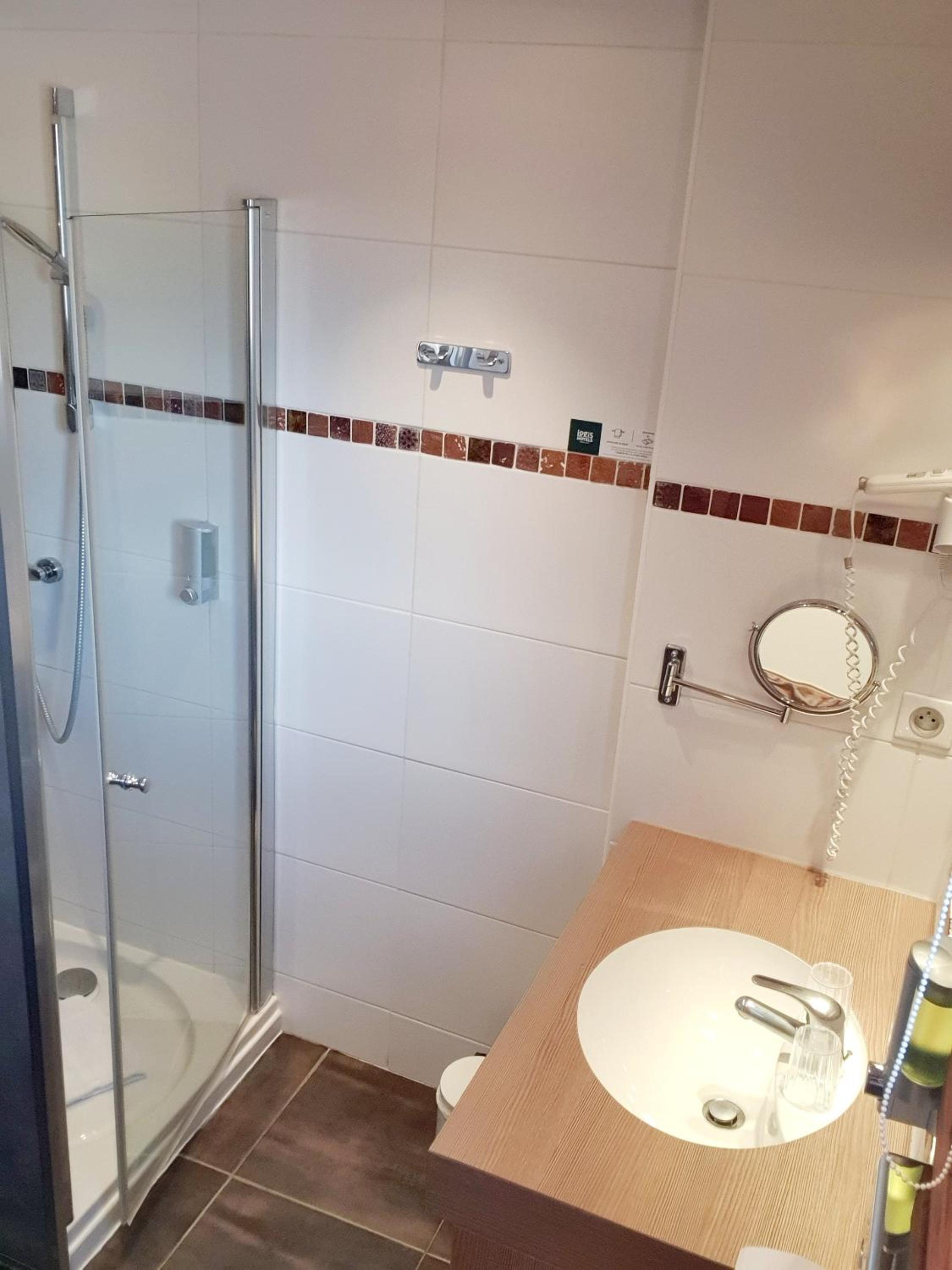 hotel les peupliers a embrun