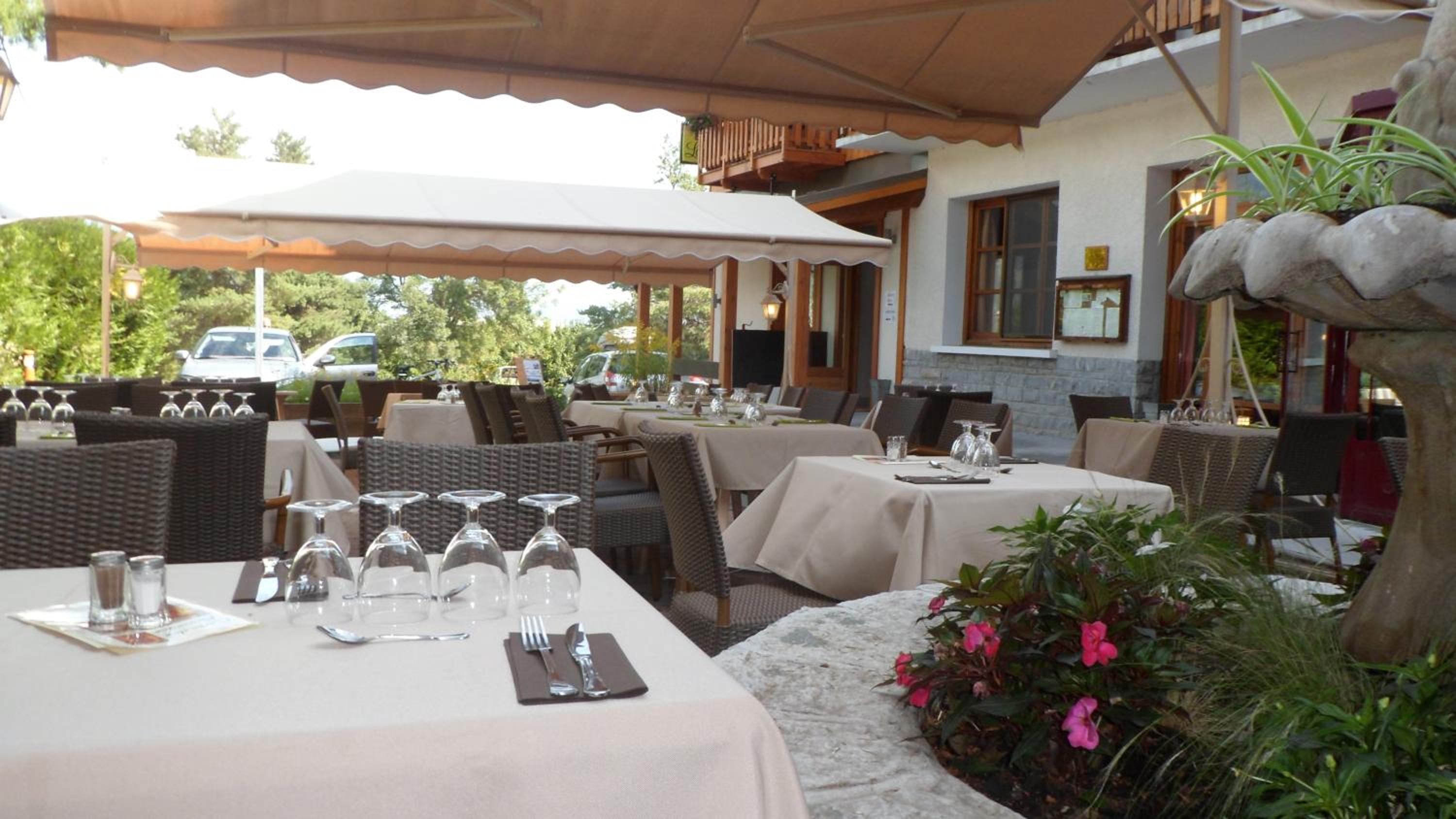 hotel les peupliers a embrun