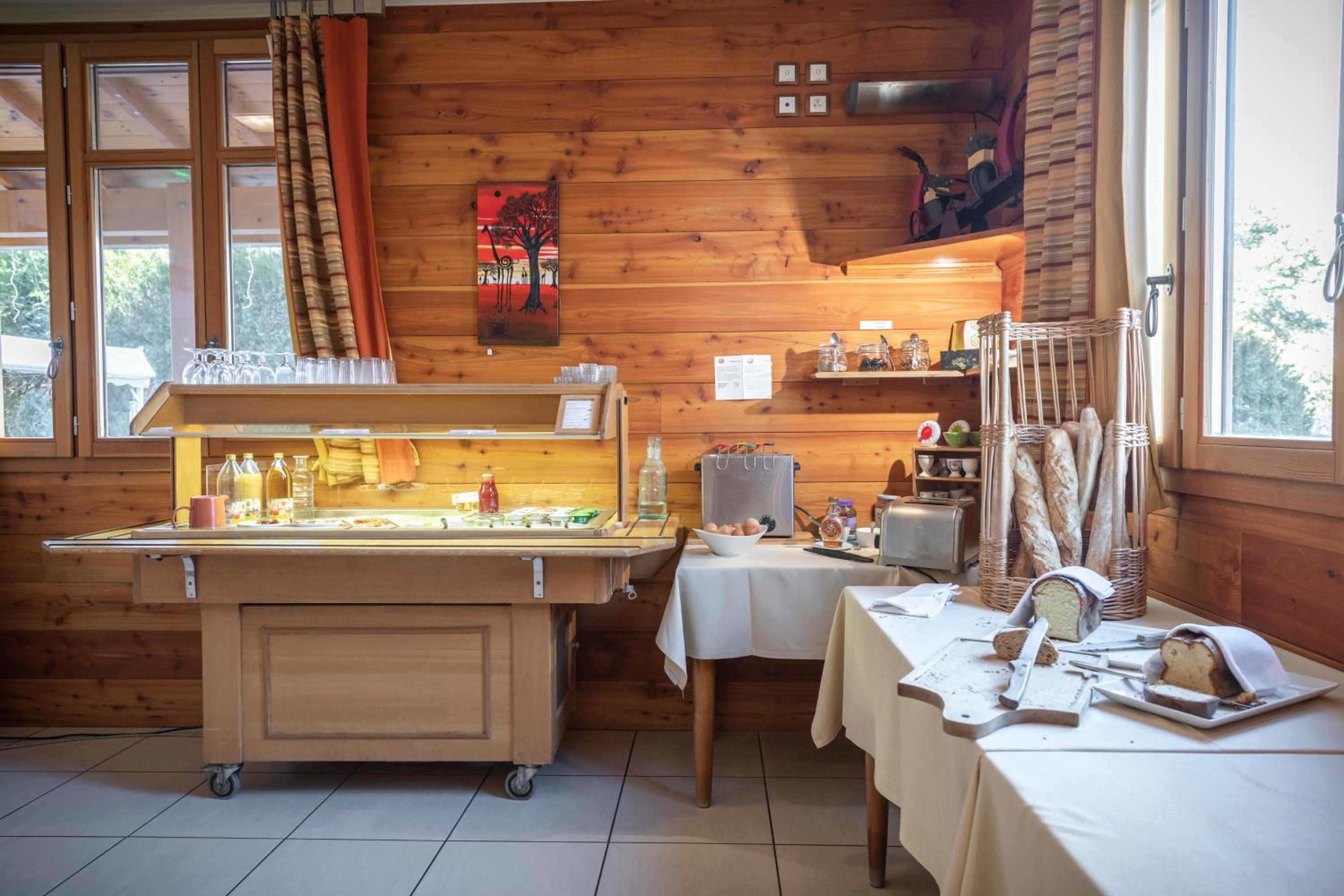 hotel les peupliers a embrun