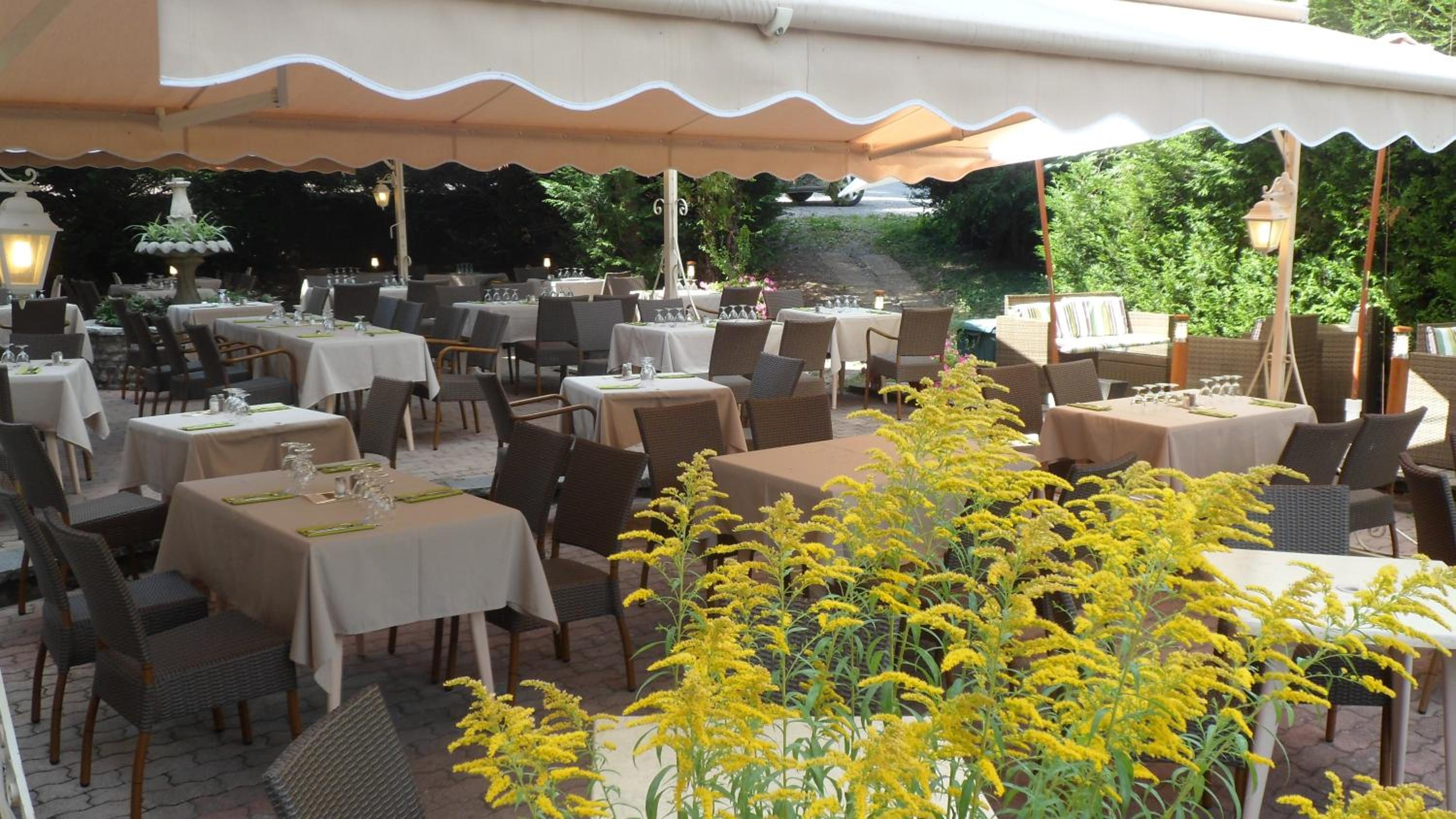 Hotel Les Peupliers À Embrun,,3 star