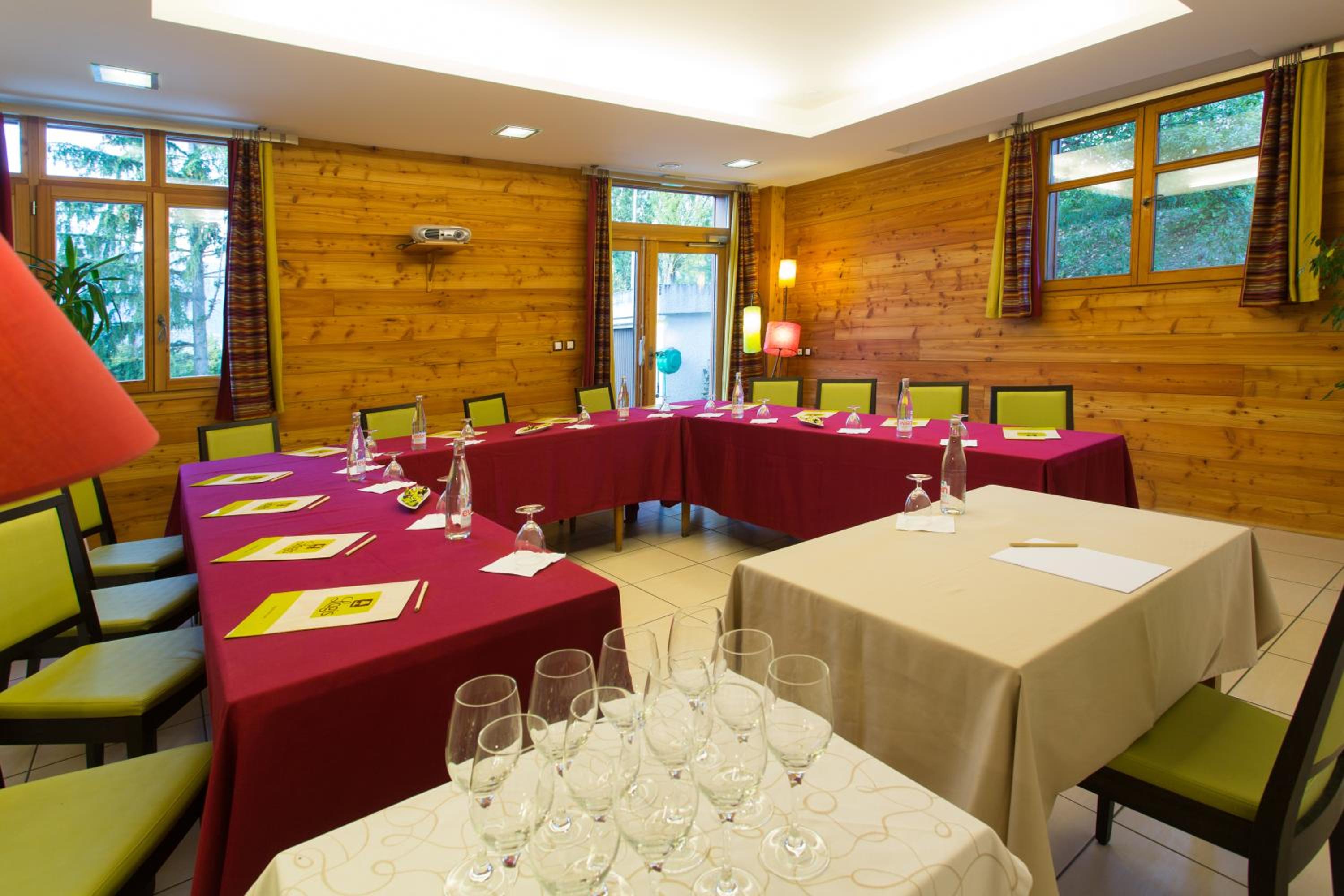 Hotel Les Peupliers À Embrun,,3 star