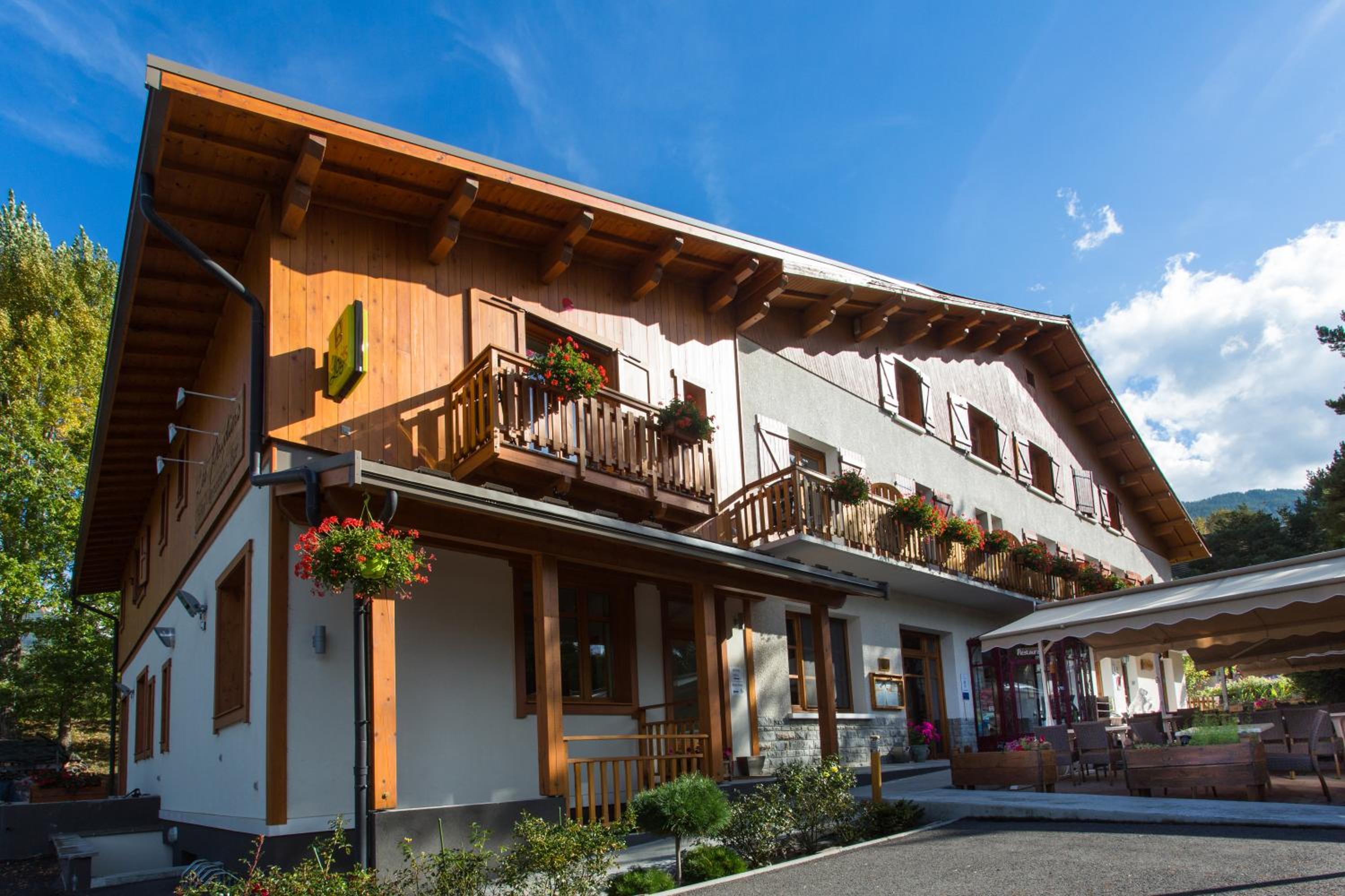 hotel les peupliers a embrun