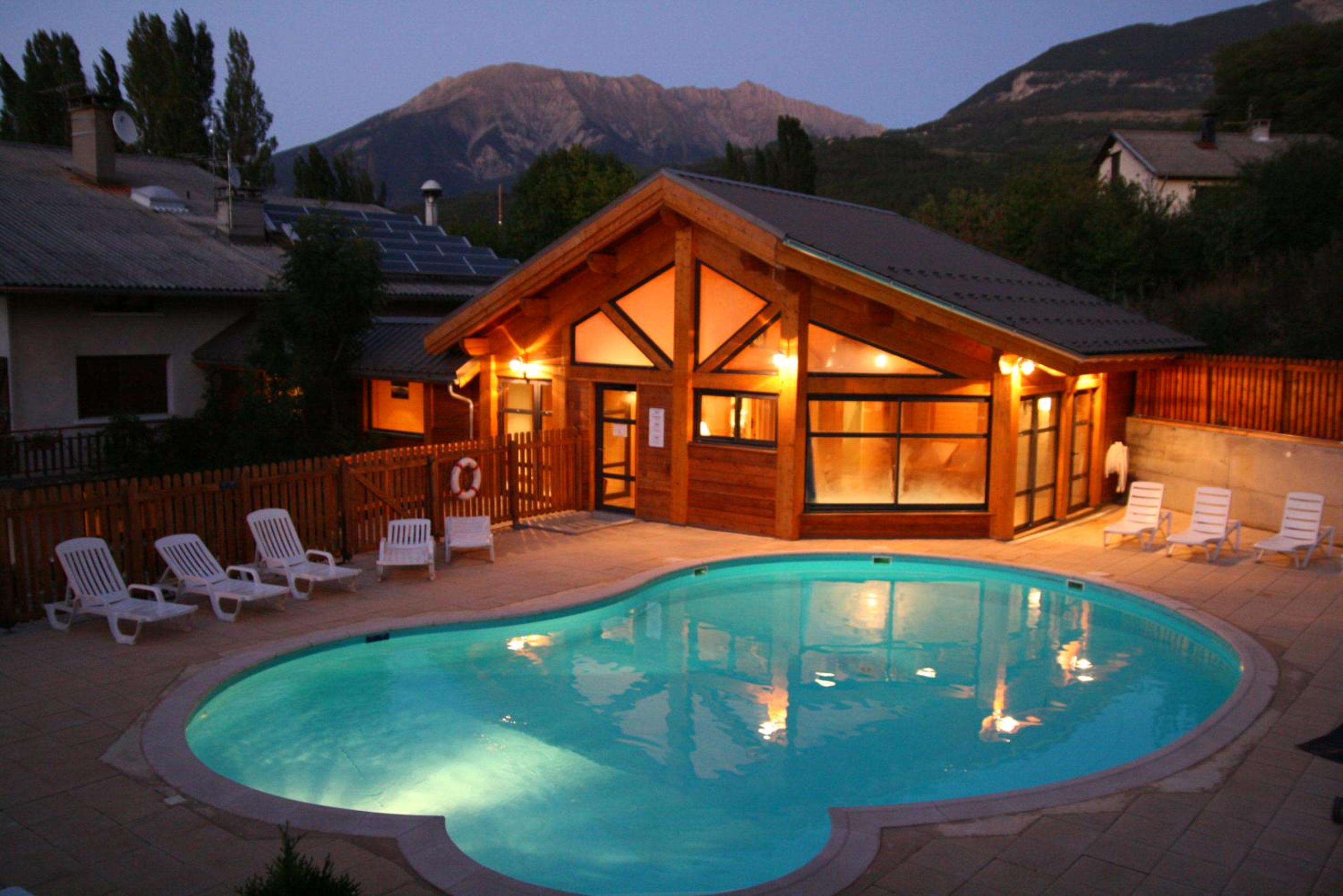 hotel les peupliers a embrun