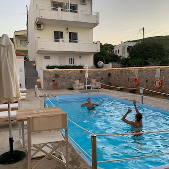 koukounari studios