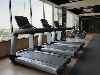 cozy and functional studio apartment at springwood residence