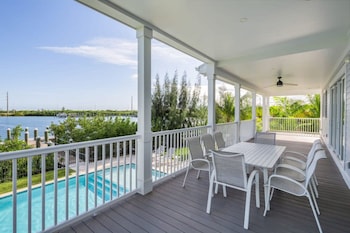Coastal Bliss,,3 star