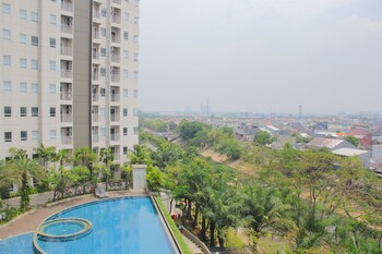 wonderful 1br apartment at mustika golf residence with golf view