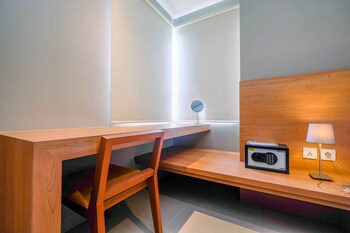 wonderful 1br apartment at mustika golf residence with golf view