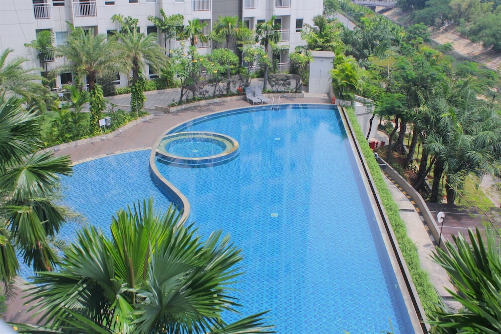 wonderful 1br apartment at mustika golf residence with golf view