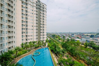 wonderful 1br apartment at mustika golf residence with golf view