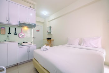 Cozy Studio With Direct Access To Mall At Green Pramuka Apartment,,0 star