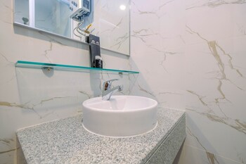 well furnished 1br grand kamala lagoon apartment